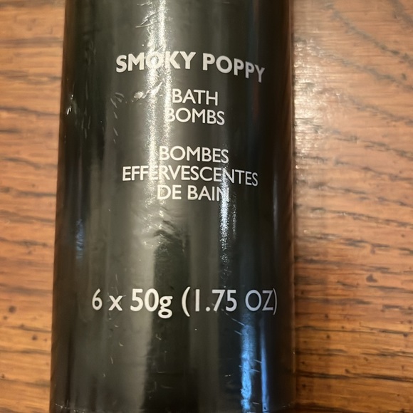 The Body Shop Smoky‎ Poppy bath bombs - Picture 3 of 8